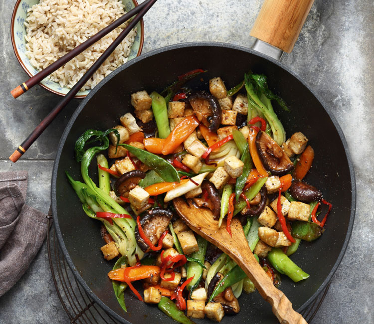 Wok de tofu marinado y vegetales