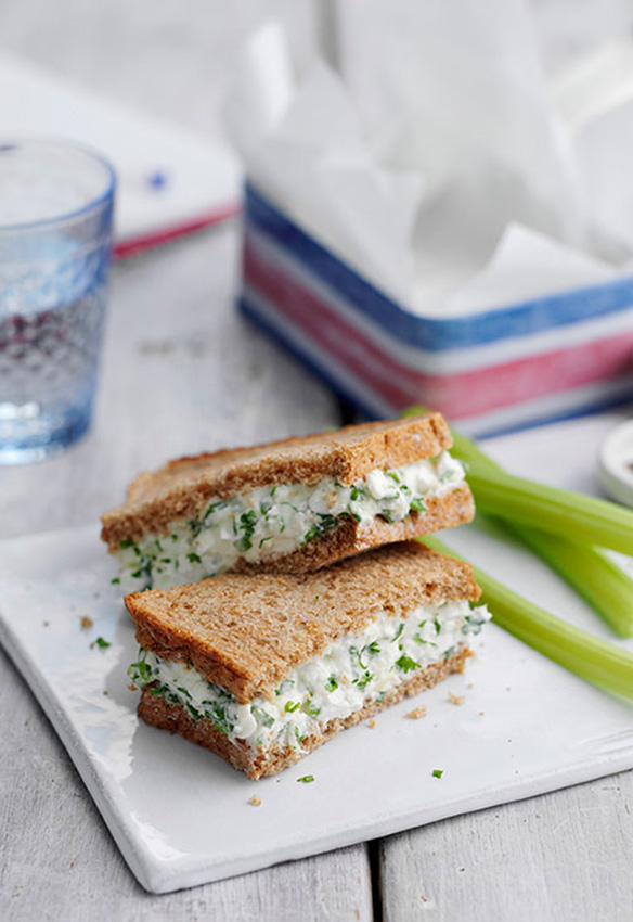 sandwich-queso-apio-snack-saludable