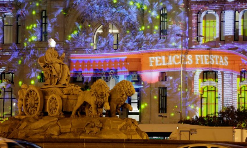 Videomapping de Navidad en la fuente de la Cibeles de Madrid